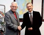 V.l. nach rechts: Eckhard Bluhm, Geschäftsführer Bluhm Systeme GmbH und Thomas Saner, Geschäftsführer Sander Beschriftungstechnik AG